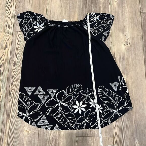 Hula Mama Maternity Black and White Hawaiian Floral - Picture 6 of 7